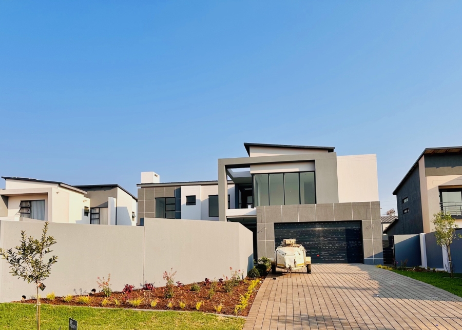 5 Bedroom Property for Sale in Midstream Heights Gauteng
