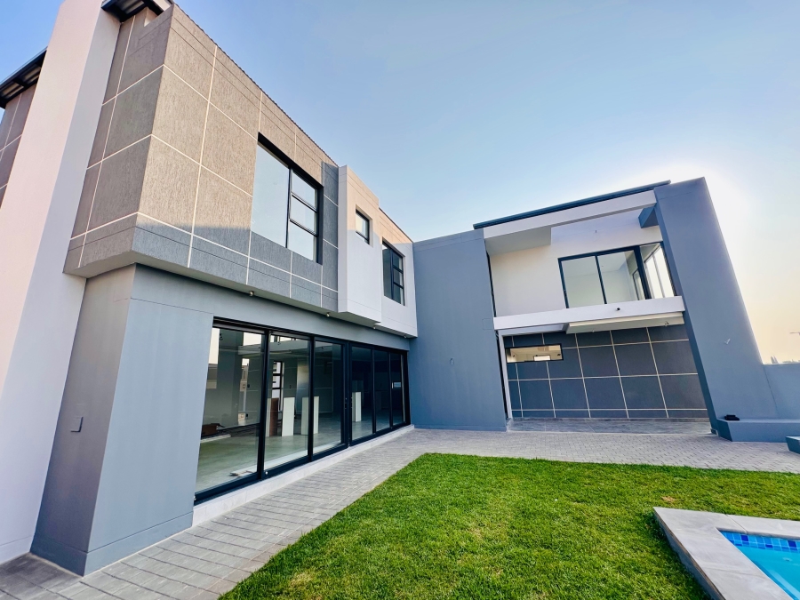 5 Bedroom Property for Sale in Midstream Heights Gauteng