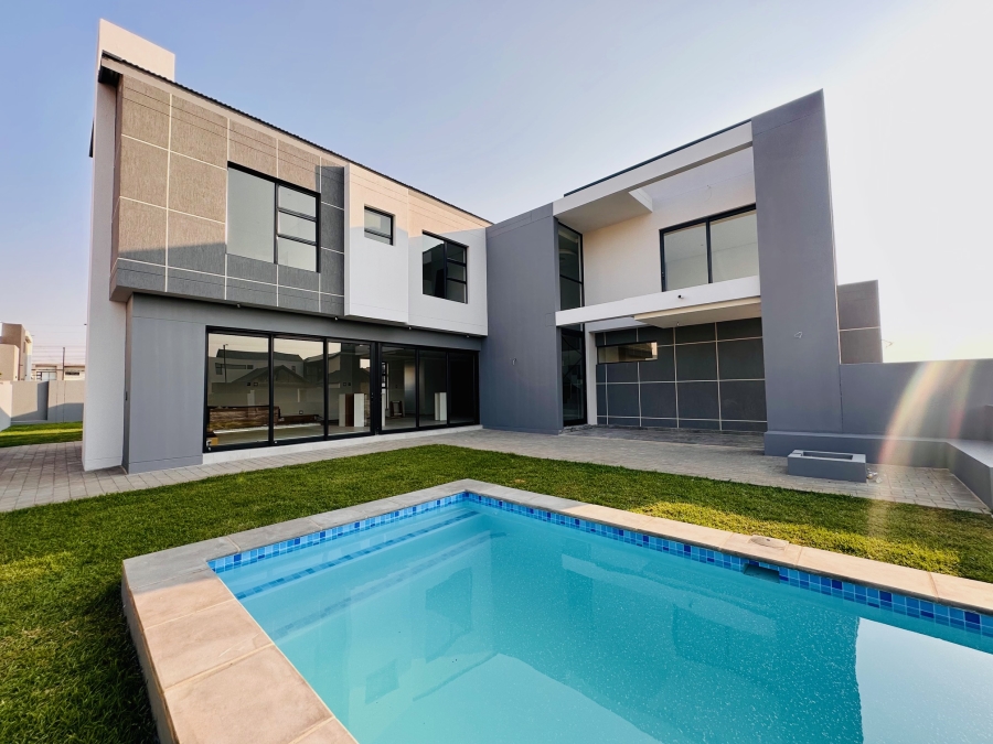 5 Bedroom Property for Sale in Midstream Heights Gauteng