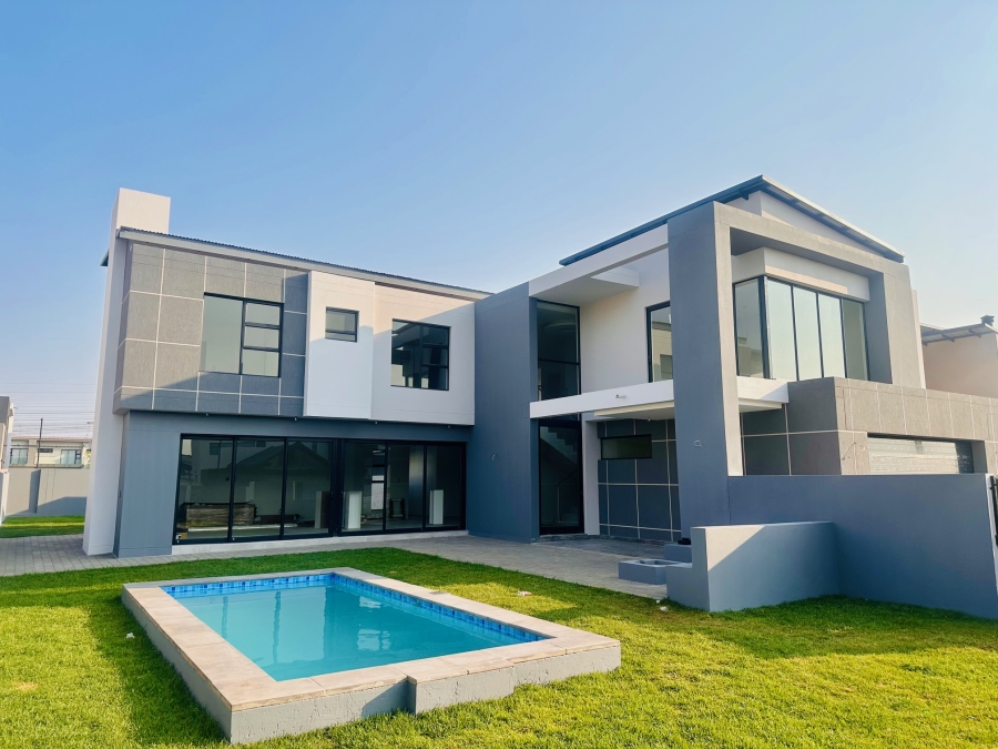 5 Bedroom Property for Sale in Midstream Heights Gauteng
