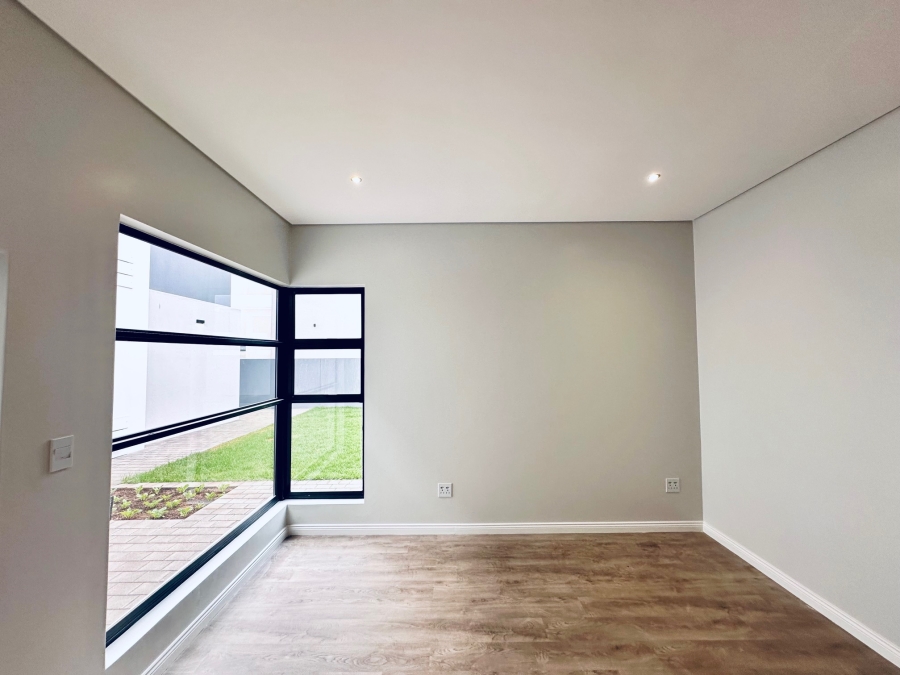 5 Bedroom Property for Sale in Midstream Heights Gauteng