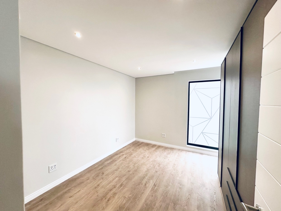 5 Bedroom Property for Sale in Midstream Heights Gauteng