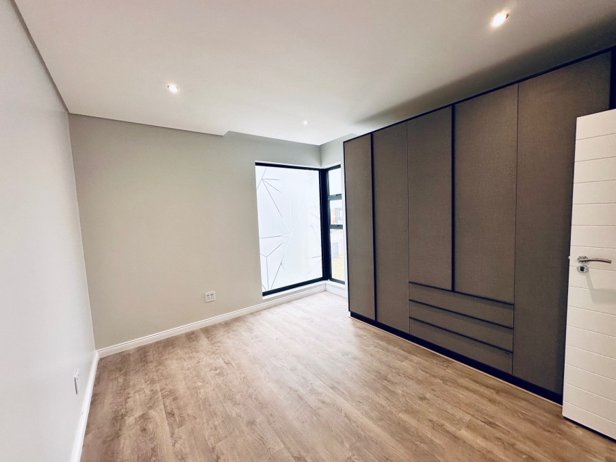 5 Bedroom Property for Sale in Midstream Heights Gauteng