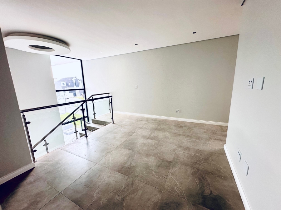 5 Bedroom Property for Sale in Midstream Heights Gauteng
