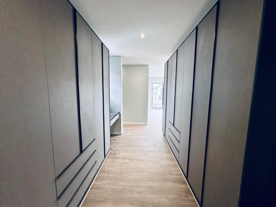 5 Bedroom Property for Sale in Midstream Heights Gauteng