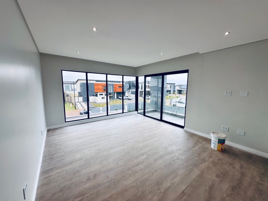 5 Bedroom Property for Sale in Midstream Heights Gauteng