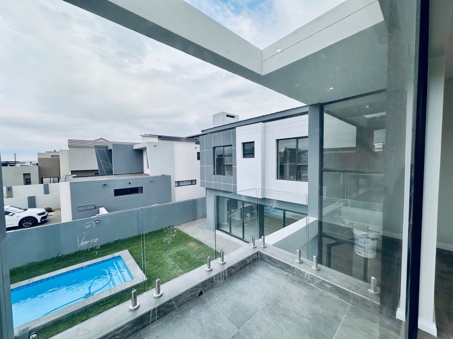 5 Bedroom Property for Sale in Midstream Heights Gauteng