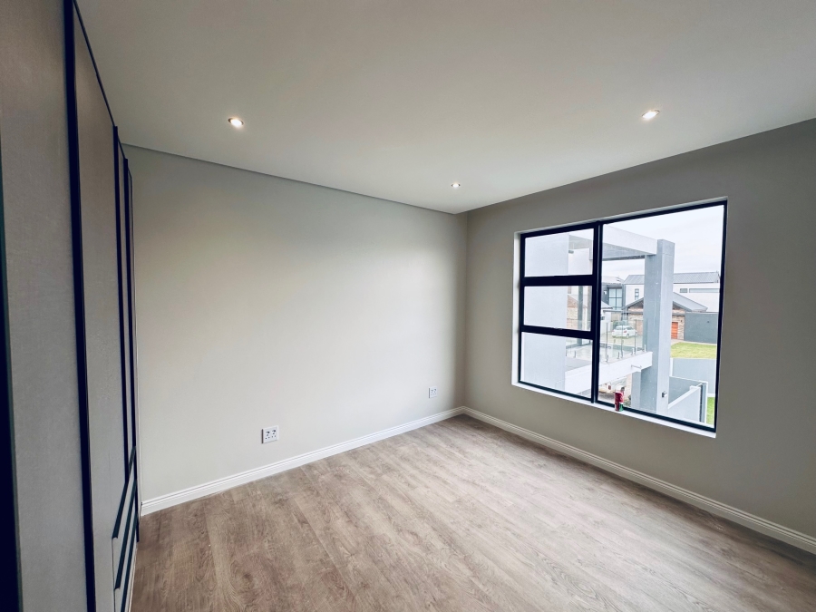 5 Bedroom Property for Sale in Midstream Heights Gauteng