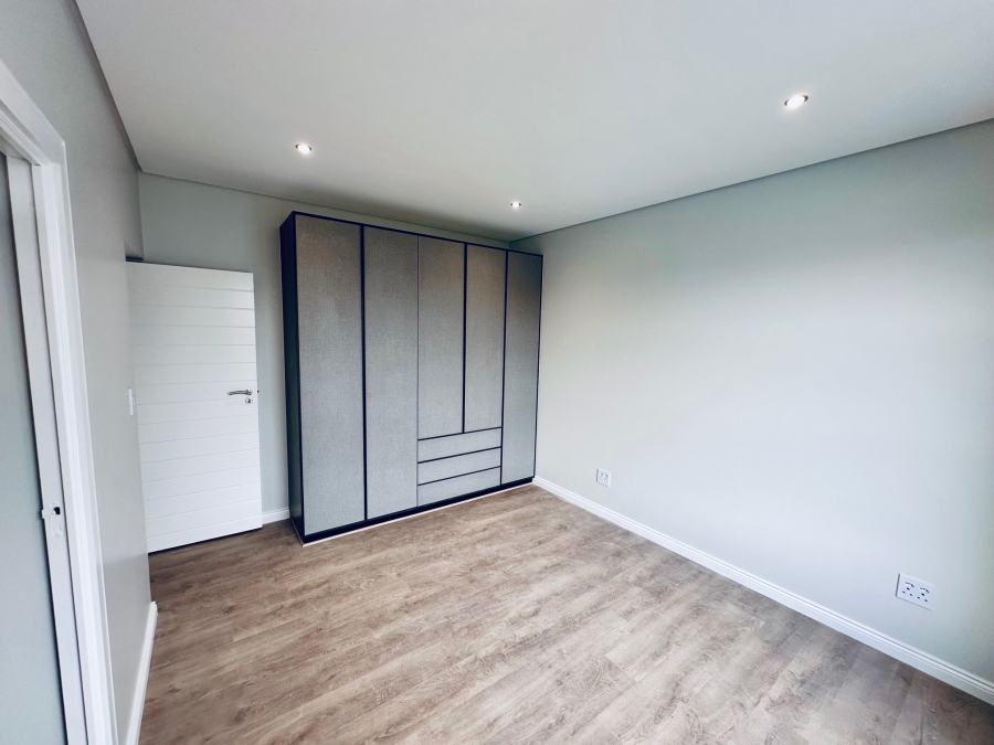 5 Bedroom Property for Sale in Midstream Heights Gauteng
