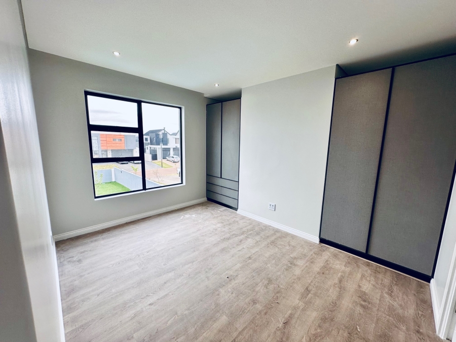 5 Bedroom Property for Sale in Midstream Heights Gauteng