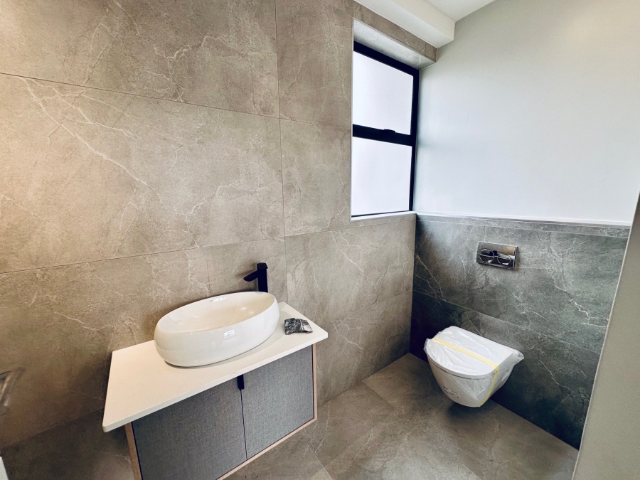 5 Bedroom Property for Sale in Midstream Heights Gauteng