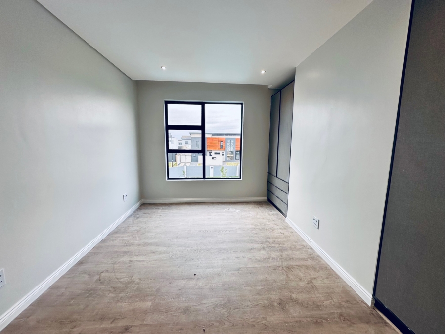 5 Bedroom Property for Sale in Midstream Heights Gauteng