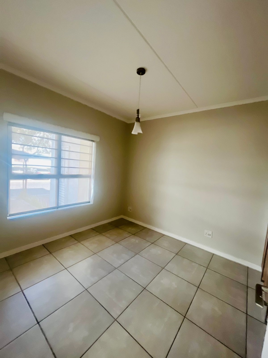 To Let 3 Bedroom Property for Rent in Crowthorne AH Gauteng