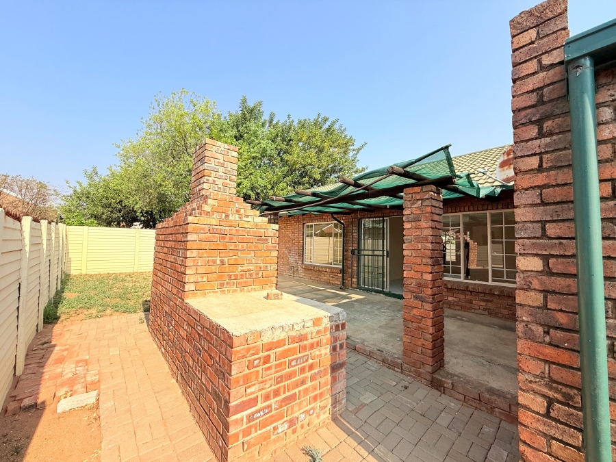 3 Bedroom Property for Sale in Elardus Park Gauteng
