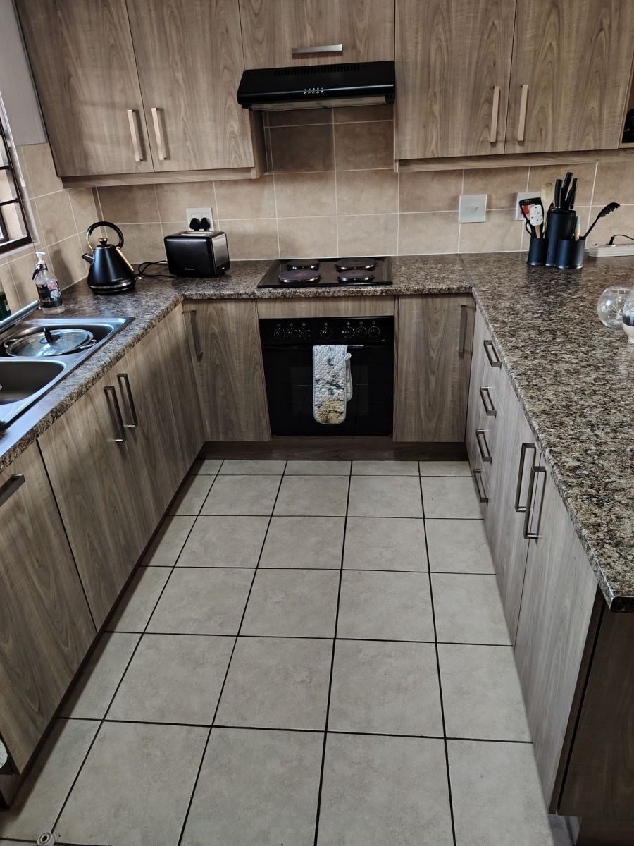 To Let 2 Bedroom Property for Rent in Bergbron Gauteng