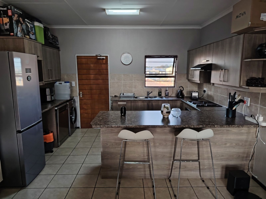 To Let 2 Bedroom Property for Rent in Bergbron Gauteng