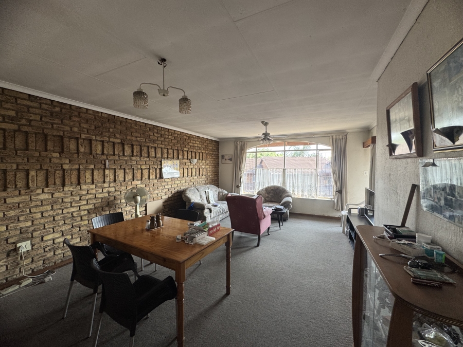 2 Bedroom Property for Sale in Lambton Gauteng