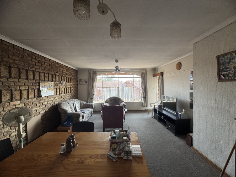 2 Bedroom Property for Sale in Lambton Gauteng