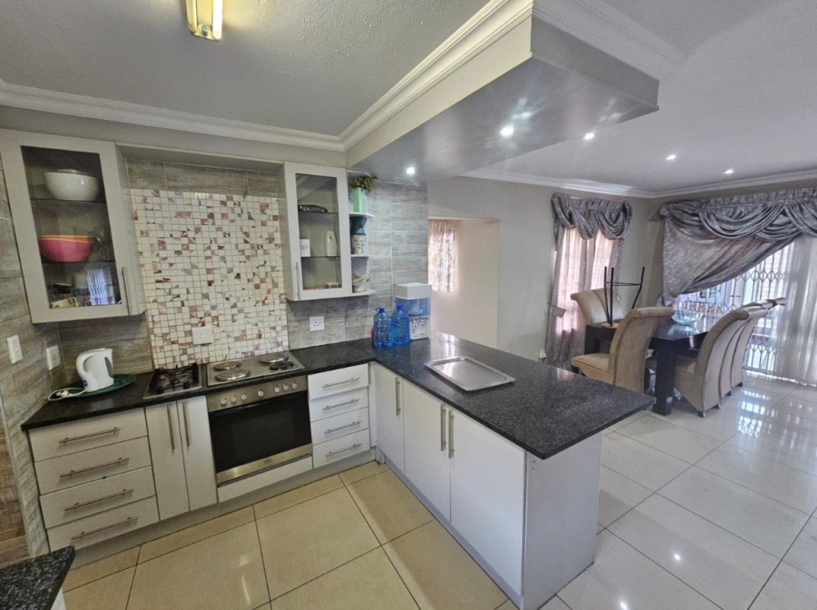 4 Bedroom Property for Sale in Riverspray Lifestyle Estate Gauteng