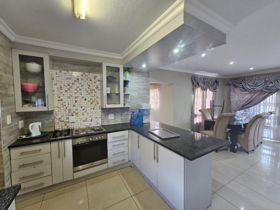 4 Bedroom Property for Sale in Riverspray Lifestyle Estate Gauteng