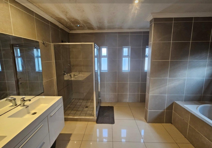 4 Bedroom Property for Sale in Riverspray Lifestyle Estate Gauteng