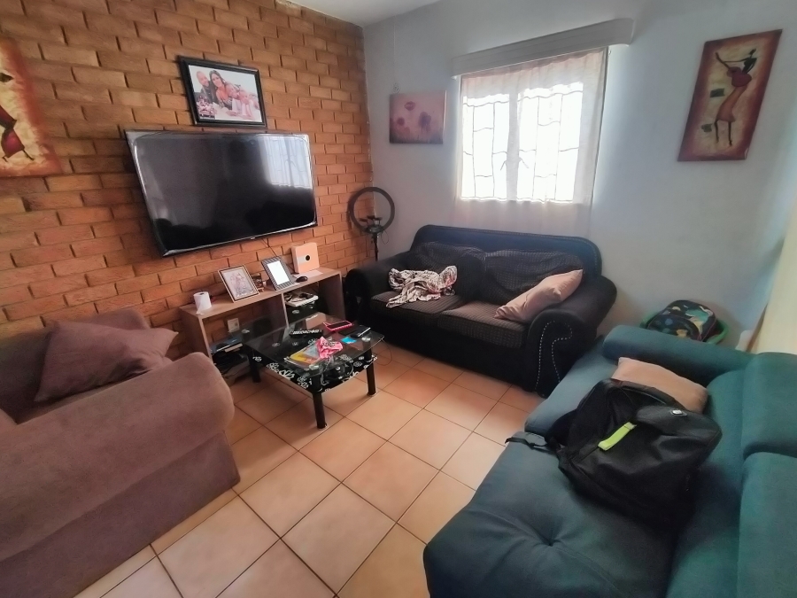 2 Bedroom Property for Sale in Pretoria North Gauteng