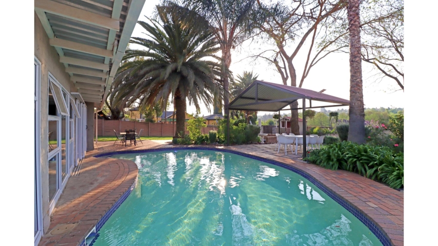 5 Bedroom Property for Sale in Vorna Valley Gauteng