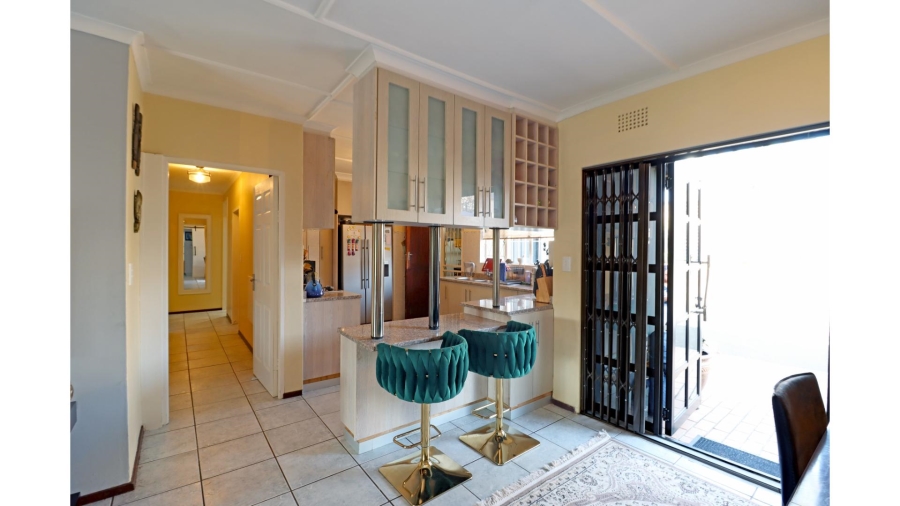 5 Bedroom Property for Sale in Vorna Valley Gauteng