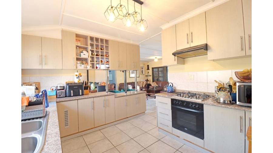 5 Bedroom Property for Sale in Vorna Valley Gauteng