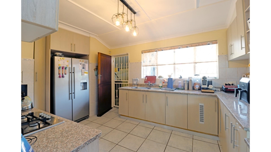 5 Bedroom Property for Sale in Vorna Valley Gauteng