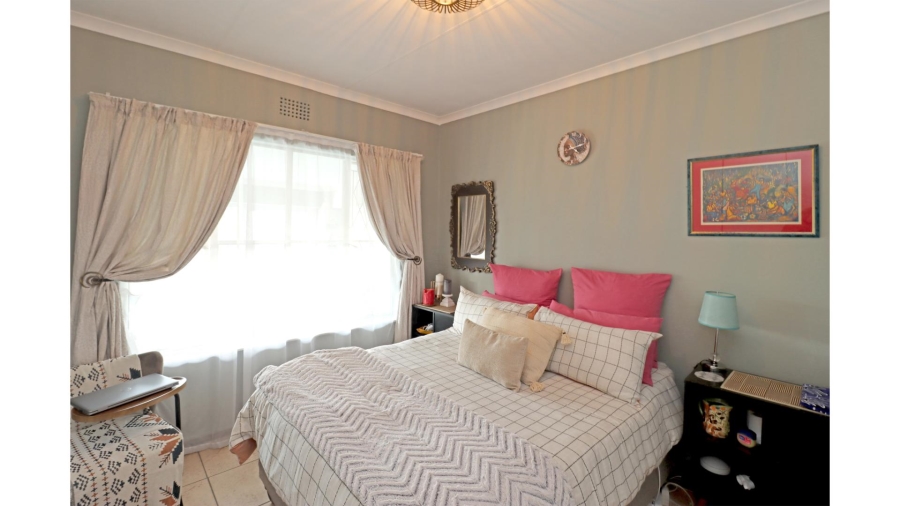 5 Bedroom Property for Sale in Vorna Valley Gauteng