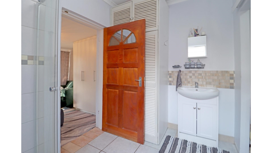 5 Bedroom Property for Sale in Vorna Valley Gauteng