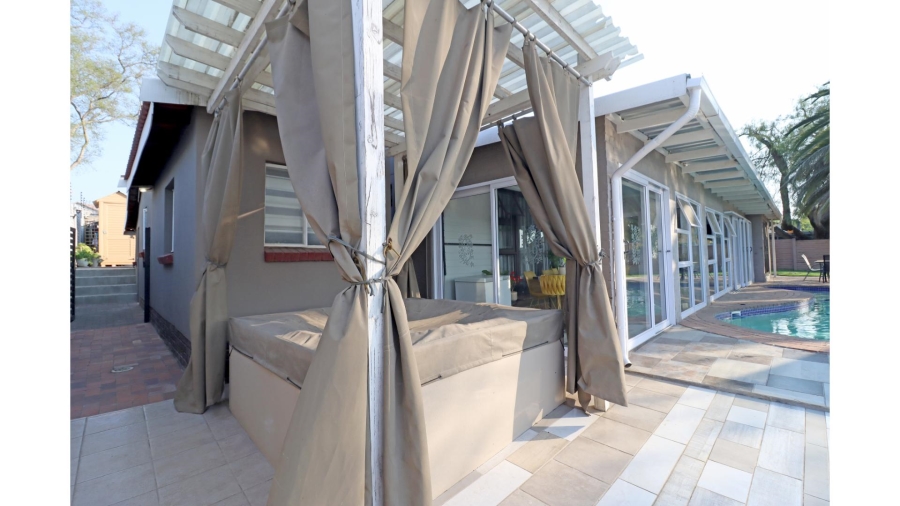 5 Bedroom Property for Sale in Vorna Valley Gauteng