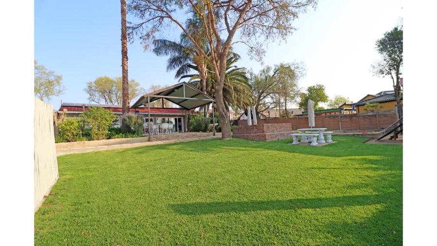 5 Bedroom Property for Sale in Vorna Valley Gauteng