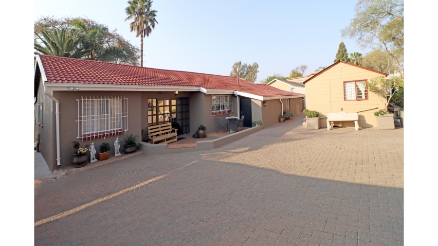 5 Bedroom Property for Sale in Vorna Valley Gauteng