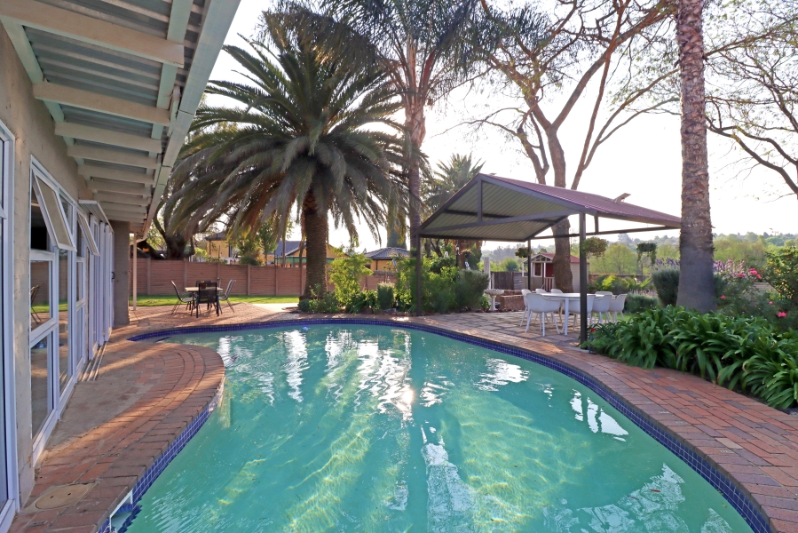 5 Bedroom Property for Sale in Vorna Valley Gauteng