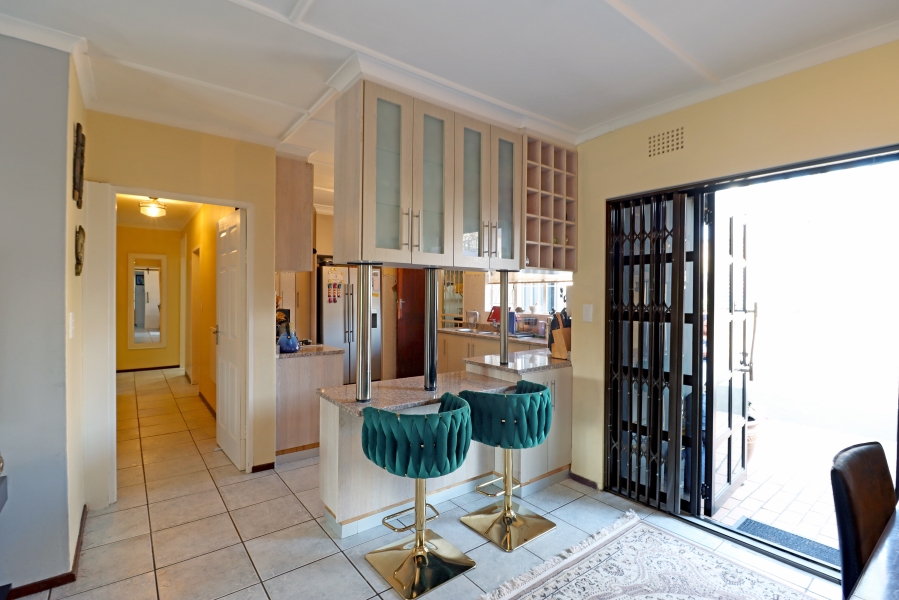 5 Bedroom Property for Sale in Vorna Valley Gauteng