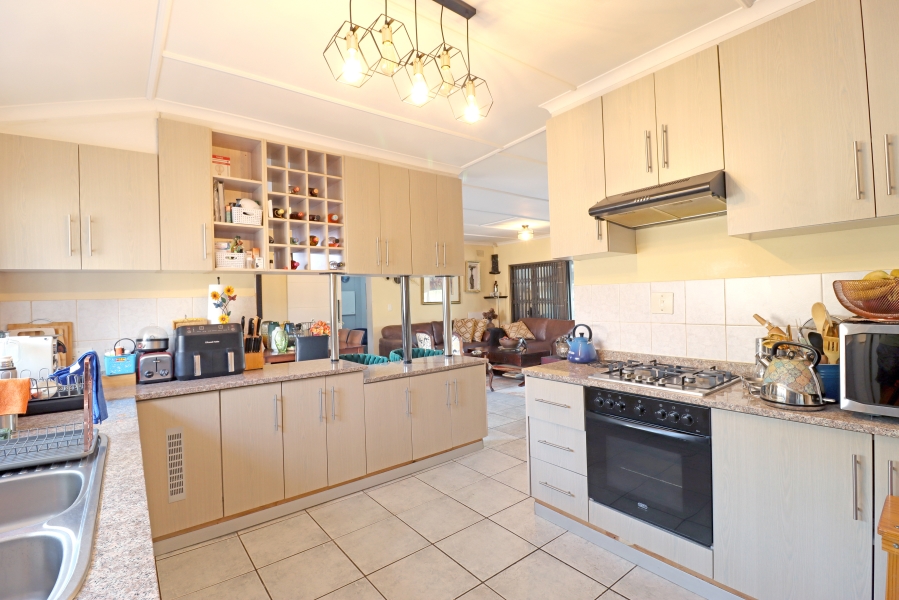 5 Bedroom Property for Sale in Vorna Valley Gauteng