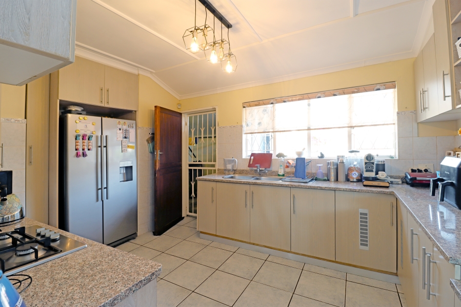 5 Bedroom Property for Sale in Vorna Valley Gauteng