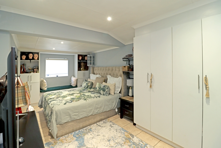 5 Bedroom Property for Sale in Vorna Valley Gauteng