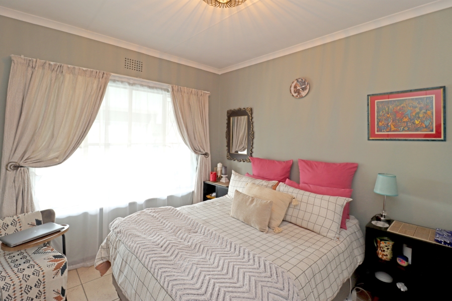 5 Bedroom Property for Sale in Vorna Valley Gauteng