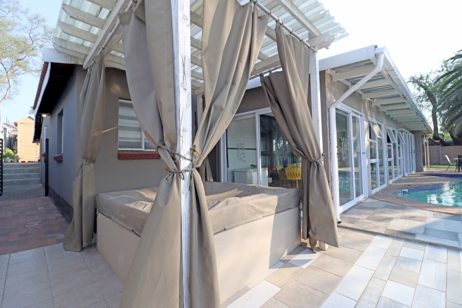 5 Bedroom Property for Sale in Vorna Valley Gauteng