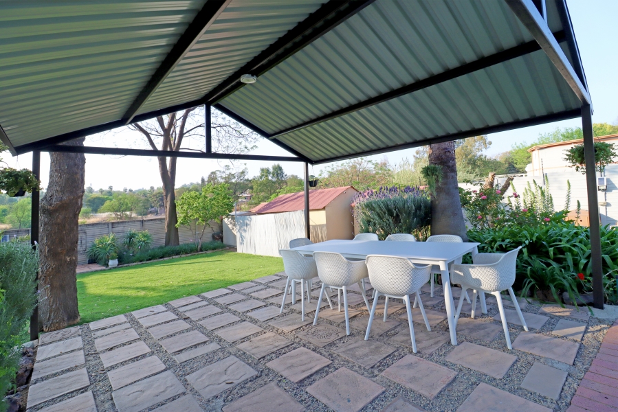 5 Bedroom Property for Sale in Vorna Valley Gauteng