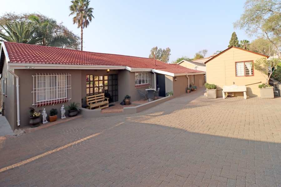 5 Bedroom Property for Sale in Vorna Valley Gauteng