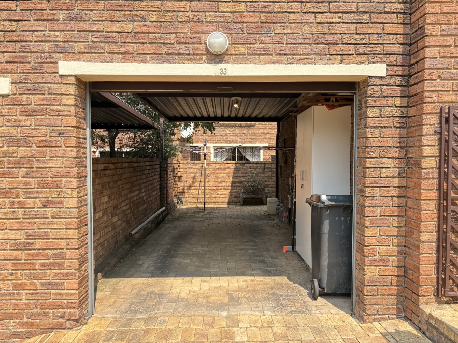 2 Bedroom Property for Sale in Wilgeheuwel Gauteng