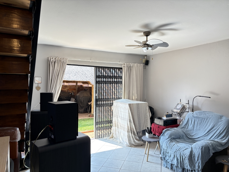 2 Bedroom Property for Sale in Wilgeheuwel Gauteng