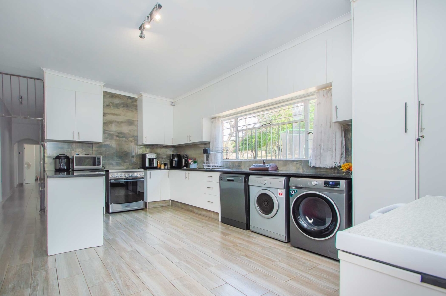 6 Bedroom Property for Sale in Lanseria Gauteng