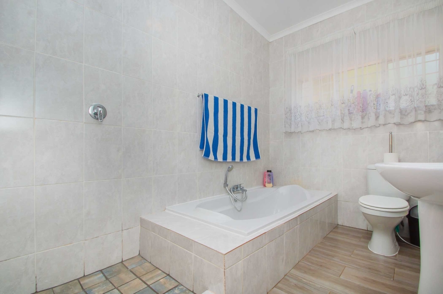 6 Bedroom Property for Sale in Lanseria Gauteng