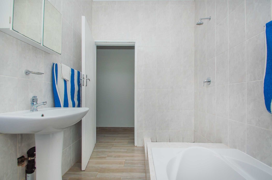 6 Bedroom Property for Sale in Lanseria Gauteng