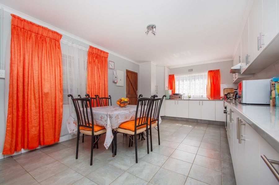 6 Bedroom Property for Sale in Lanseria Gauteng